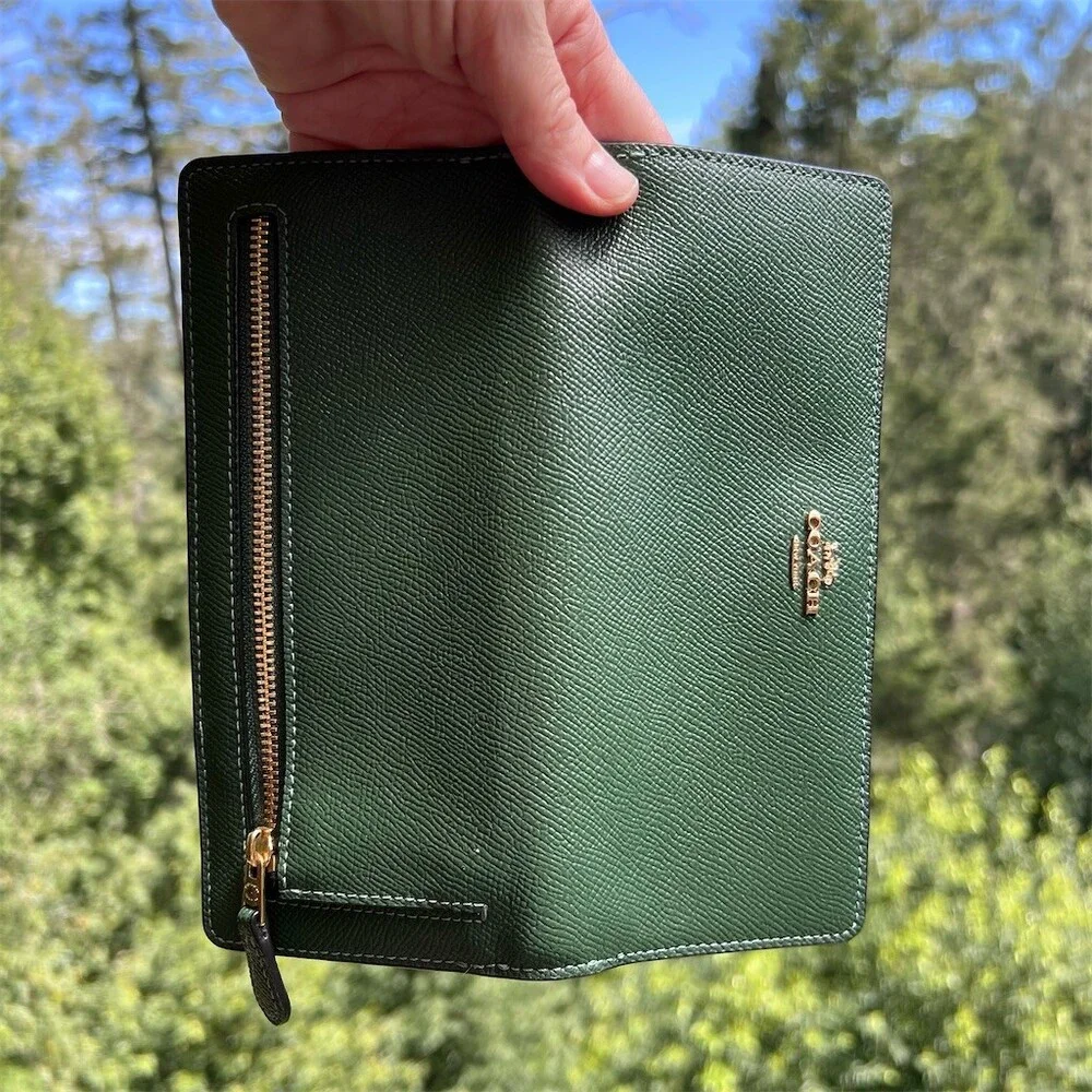 COACH Slim Bifold Wallet GREEN
Crossgrain Leather with Gold Hardware AUTHENTIC - Picture 4 of 7